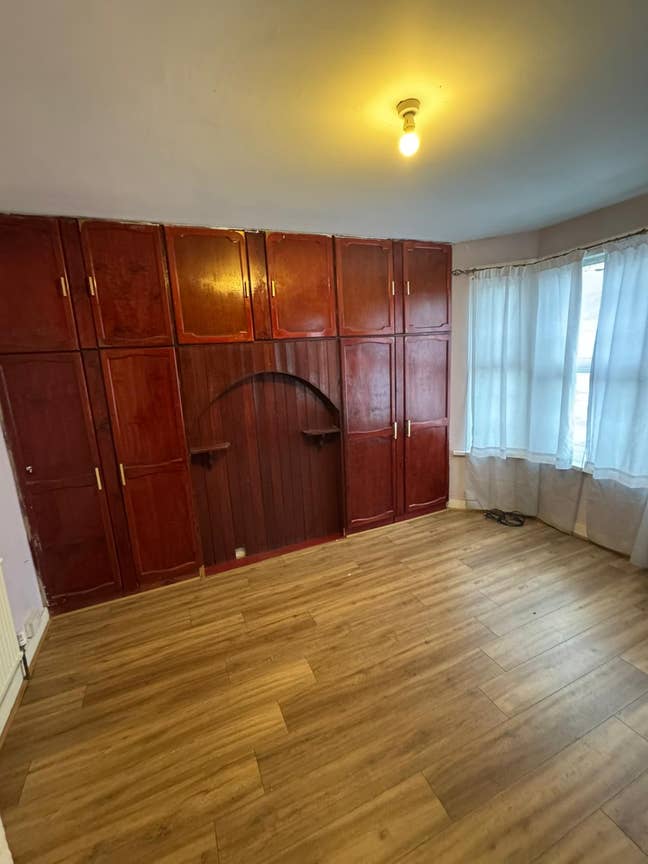 Large Shared House with Double & Single Room  Main Photo