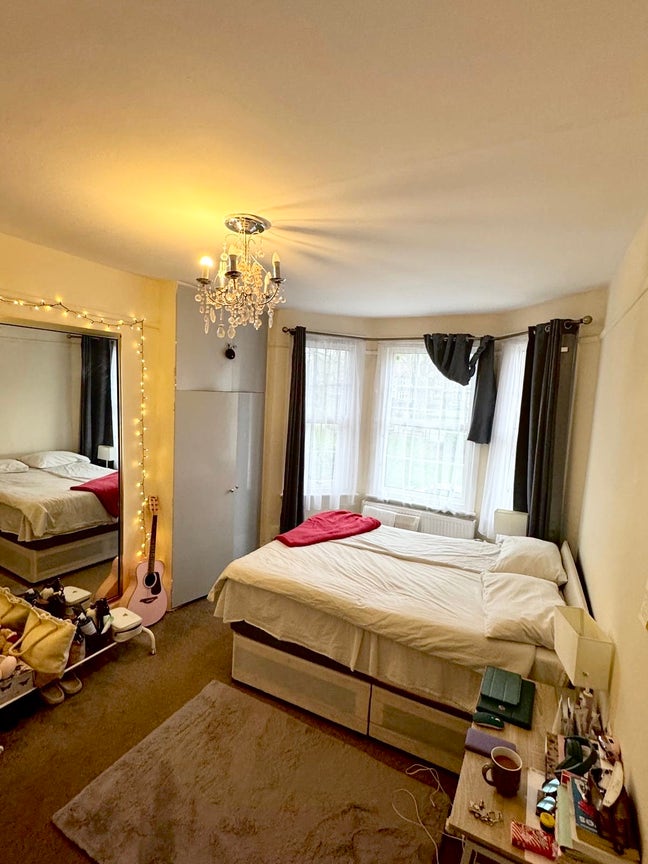 5mins walk to Bounds Green Tube Station Main Photo