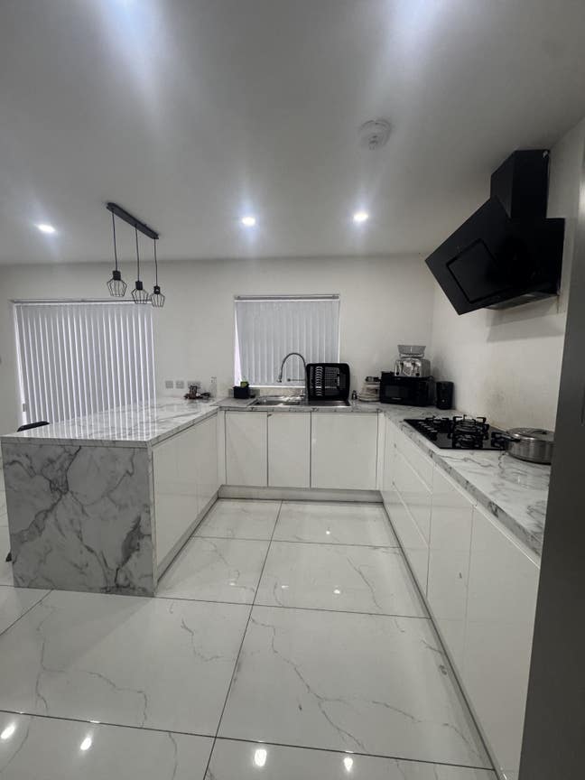 Spacious, modern, home with spare room  Main Photo