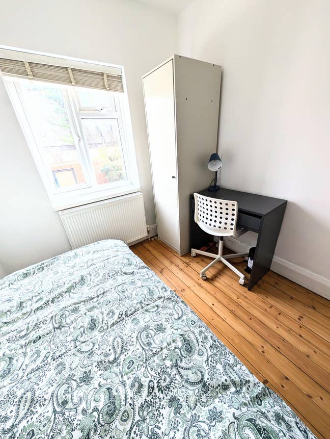 Furnished single room by Aldrington station – Hove Main Photo