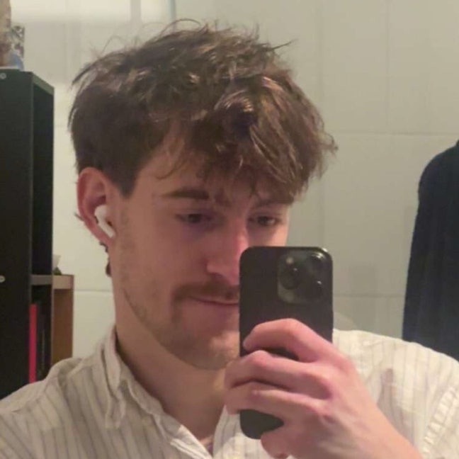 Professional Male seeks a single or double room Main Photo