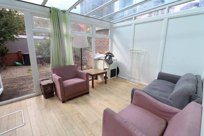 Room -Garden/Conservatory & Living Room- E14 Main Photo