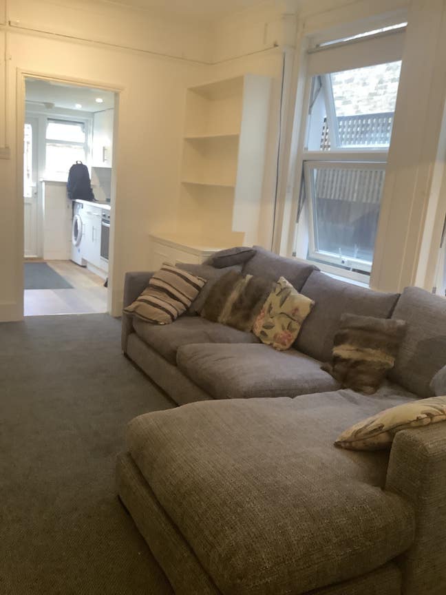 Self contained garden flat in Tooting Broadway Main Photo