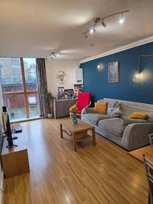 Large Furnished Double Room – Mon–Fri / Part-Time  Main Photo