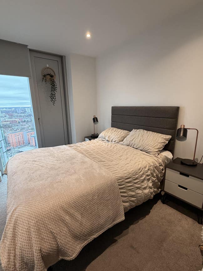 Double Room in High Rise (Must be ok with cat 🐾) Main Photo