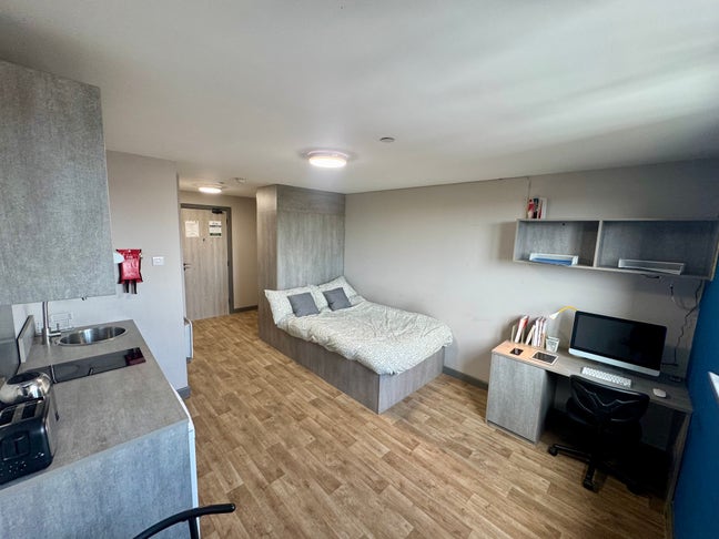 Spacious Studio Rent Paid Until 19Th Feb Main Photo