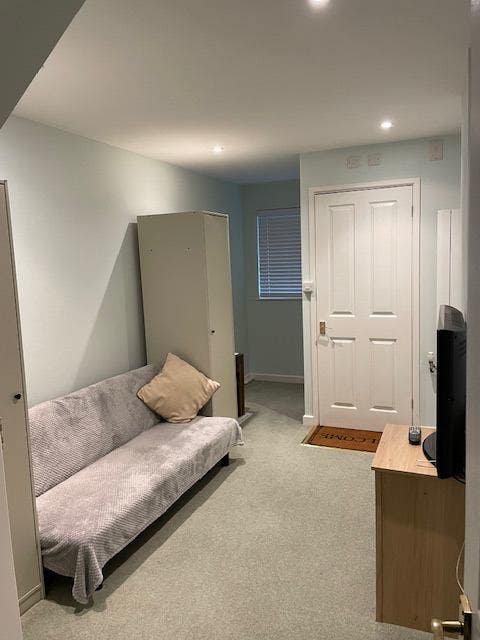 Large room with private en-suite wet room Main Photo