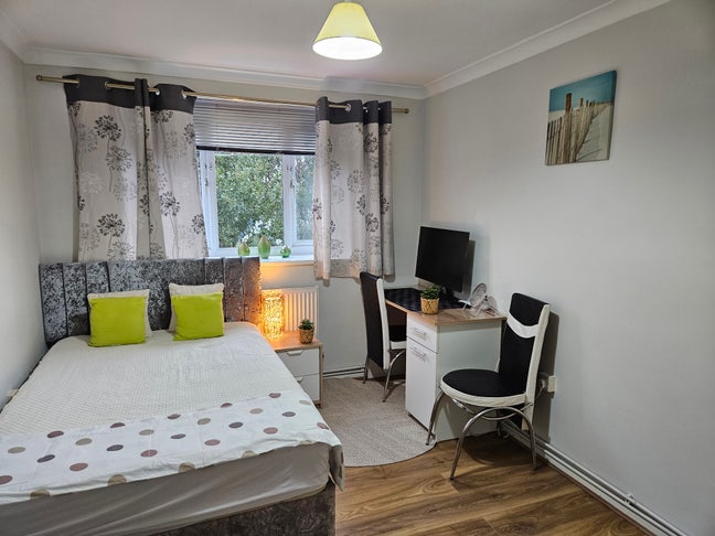 Bright, Spacious Double Room in Newly Refurbished  Main Photo