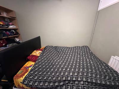 Double ROOM  5 mins to station Main Photo