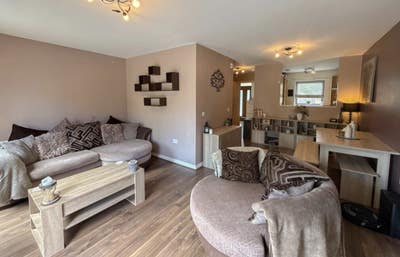 Double Rooms Avaiilable - Female Tenant Pref Main Photo