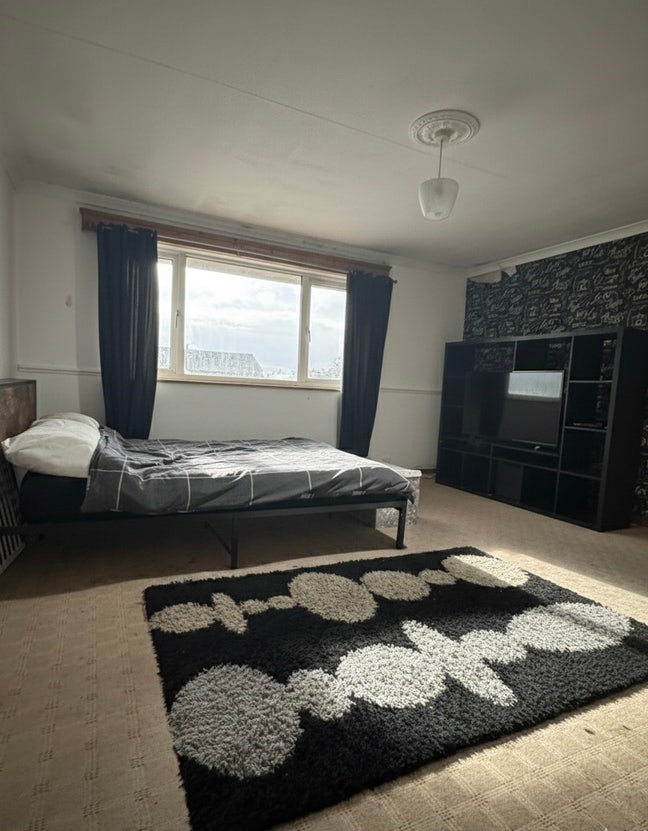 Big room available to rent in Chingford E4 Main Photo