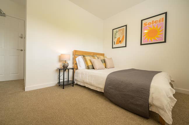 Spacious Double Room Available Now Main Photo