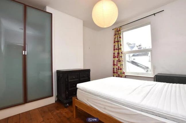 Double Room in lovely house by Victoria Park Main Photo