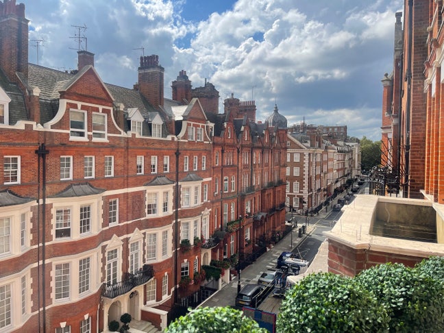 Mayfair top floor large room Main Photo