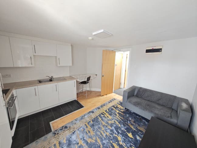 Good Location! Spacious 1 Bed Flat  Main Photo