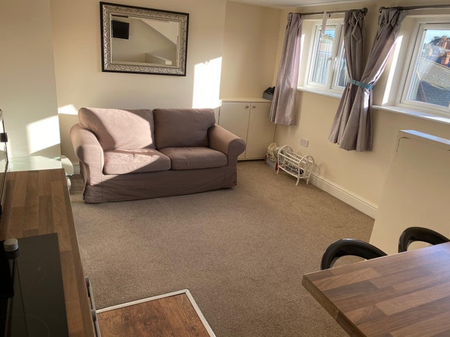 Self contained flat inclusive of all bills Main Photo