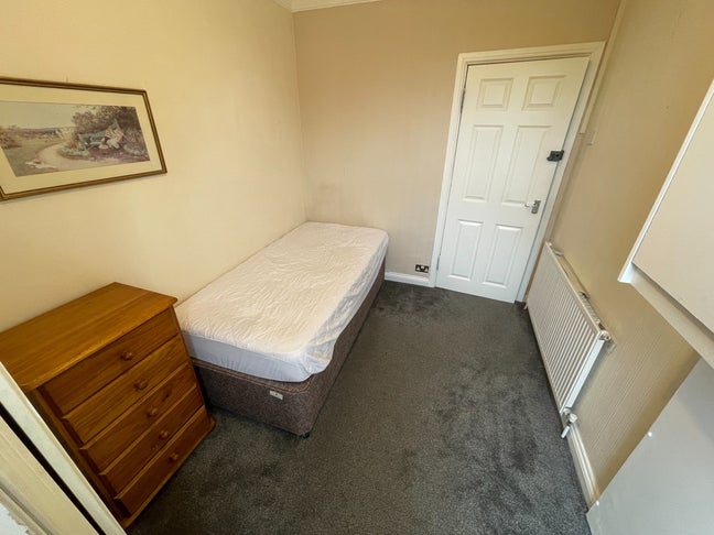 Room Close to City Centre Available Now Main Photo