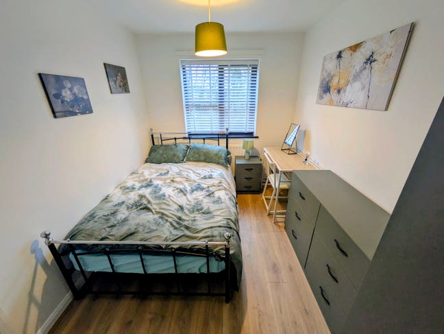 Refurbished Double room in central Bicester  Main Photo