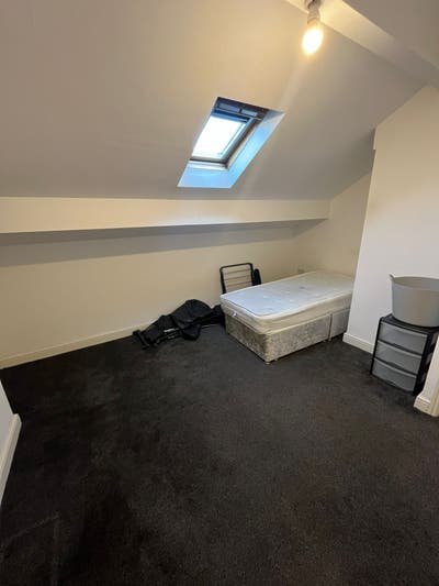 Lovely Room Available in LS11 Main Photo