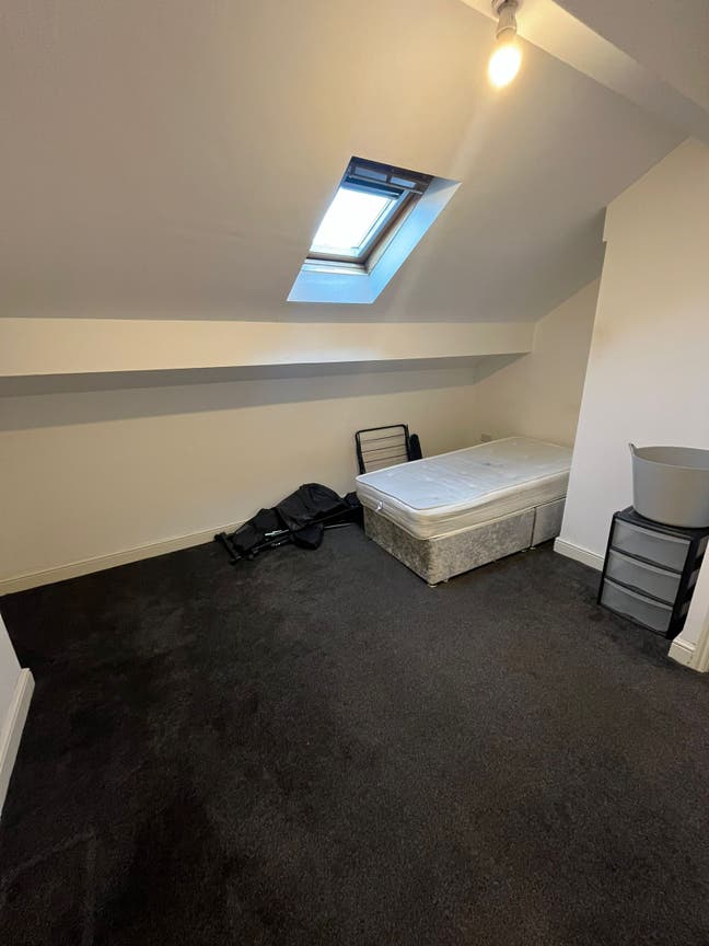 Lovely Room Available in LS11 Main Photo
