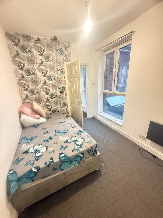✨Cozy 1-Bedroom Flat – Great Location (BL1) Main Photo