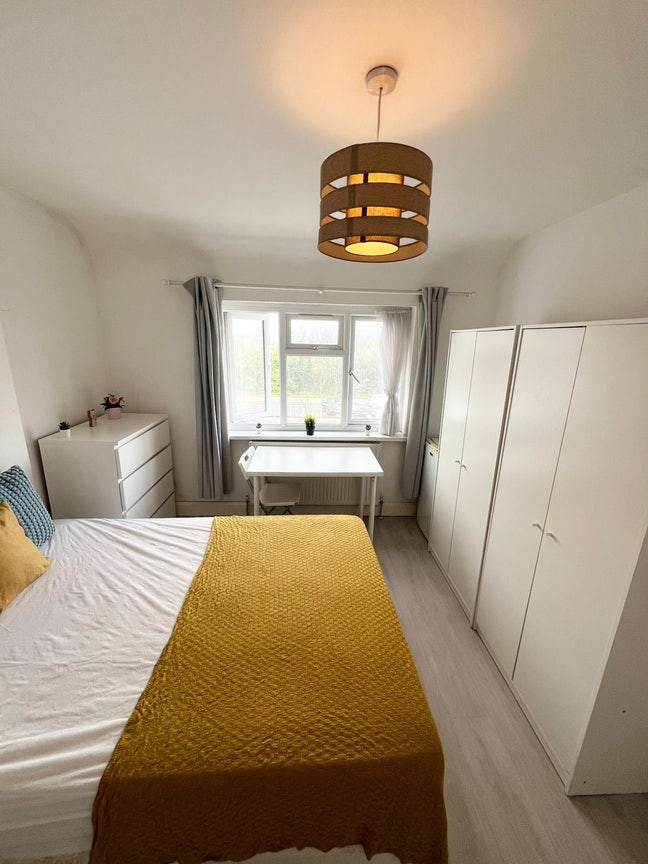 *2Min Walking to Dollis Hill Station Ready to Move Main Photo