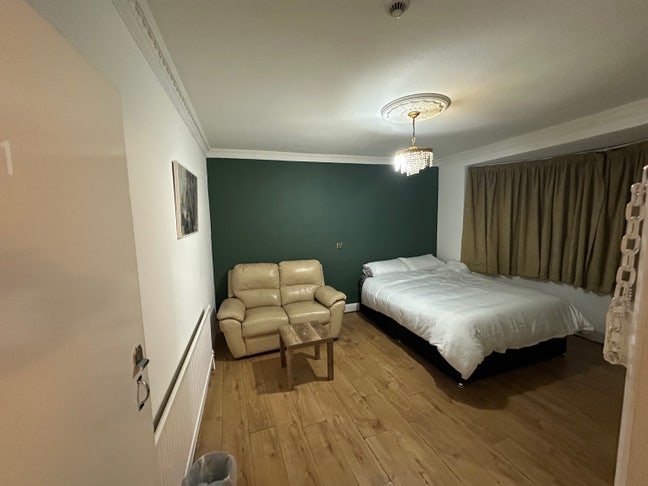 Double Room Available in RM8 2QL Main Photo