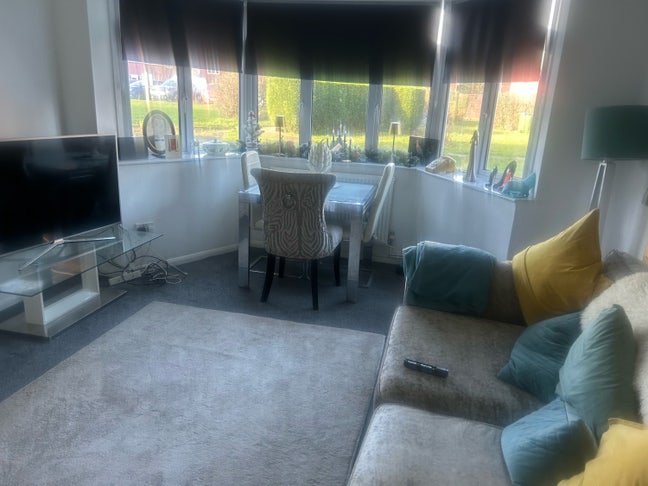 Double Room in Modern Ground Floor Flat  Main Photo