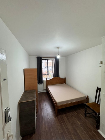 Nice Double Size Room at Bow/Bromley-by-Bow Main Photo