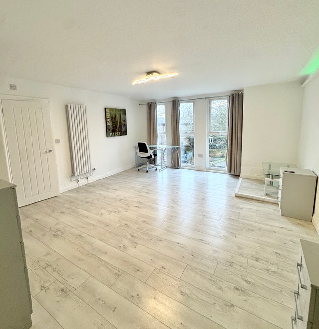 Ensuite Studio with Kitchenette Main Photo