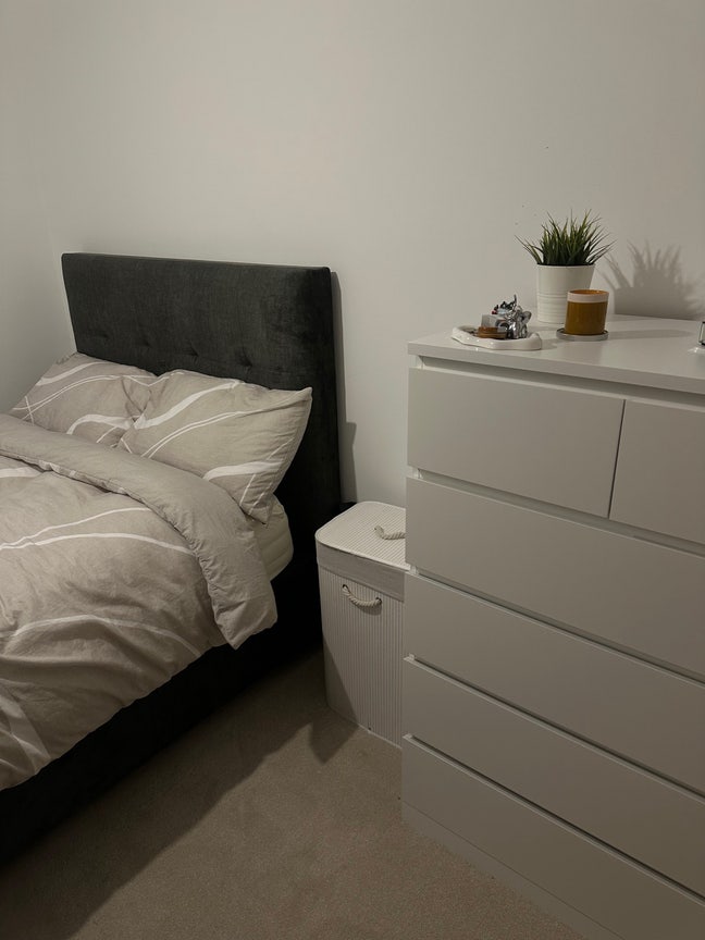 One large Single Room - Close to A14 & local shops Main Photo