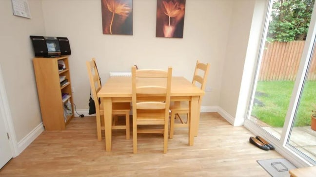 Stunning 3-Bed (2 Double, 1 Single), 3-Bath House  Main Photo