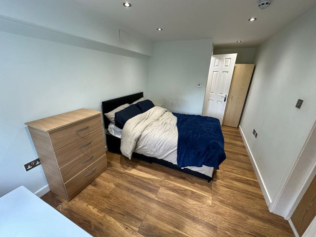 EnSuite Double in 5 Bed House in CW Main Photo