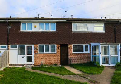 Refurbished Three Bedroom  for rent in Southend on Main Photo