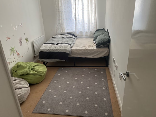 Spacious Room in Quiet Area Main Photo