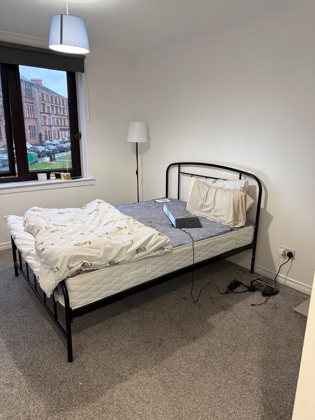 2 rooms available in 3bhk Main Photo