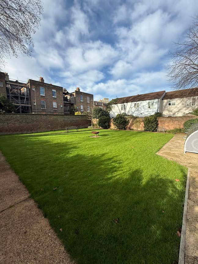 Two Rooms Available in Oval  Main Photo