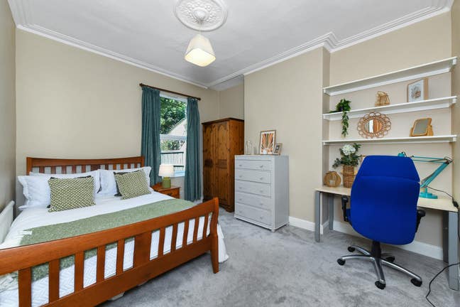 **Large Double Room**Inclusive of All Bills** Main Photo