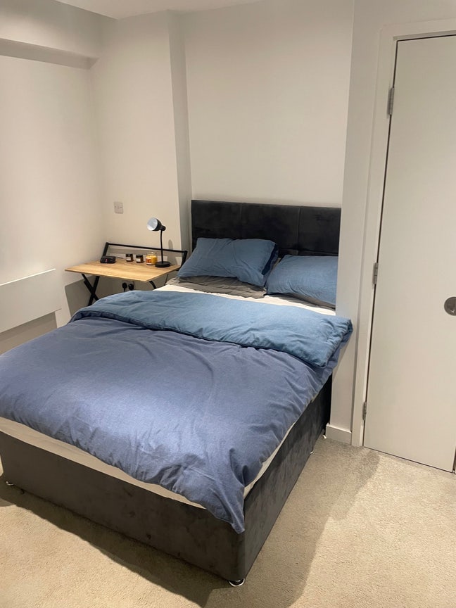 Amazing bedroom with en-suite in 2 bed apartment  Main Photo