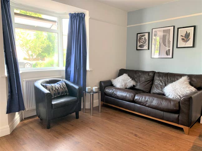 Large Double room overlooking quiet garden.  Main Photo