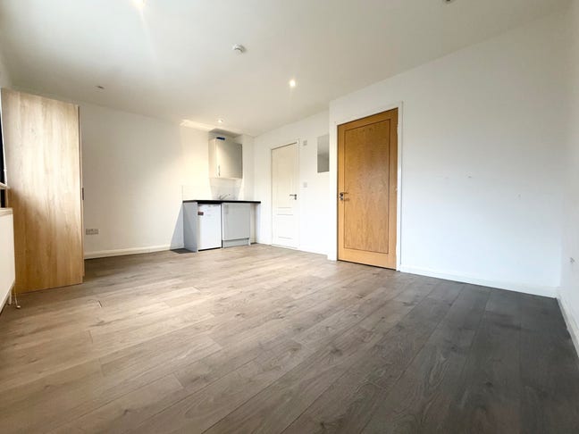 ***En Suite Double Room to Rent in N11*** Main Photo
