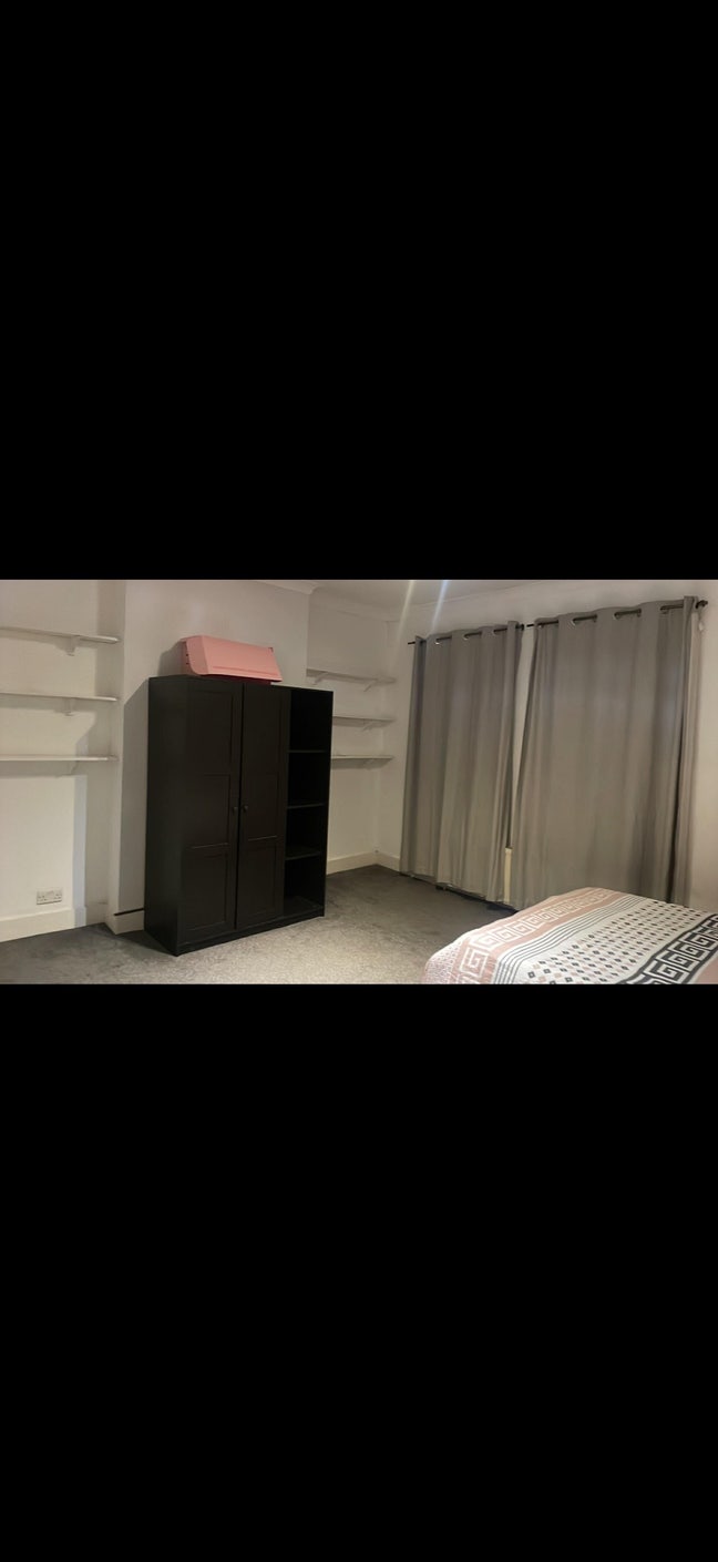 3 Bed House – Central Romford (No Deposit- no bill Main Photo