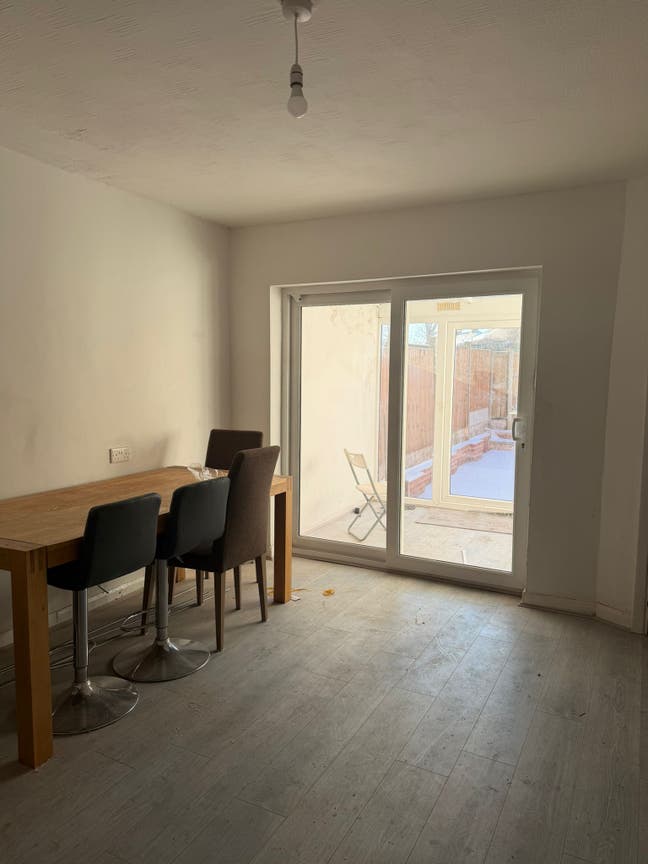 🏡 Modern Furnished Rooms to Rent – Bills Included Main Photo