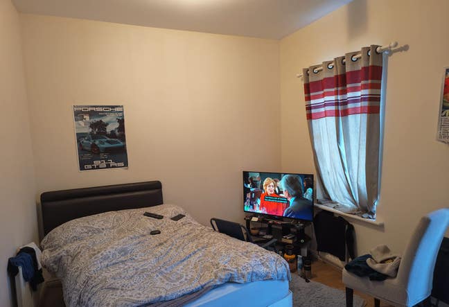 3 Double rooms is available for rent in - DA9 9GW Main Photo