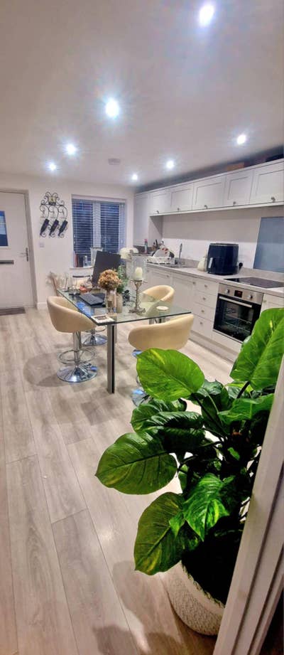 Double Room to Let in New House Old Town  Main Photo