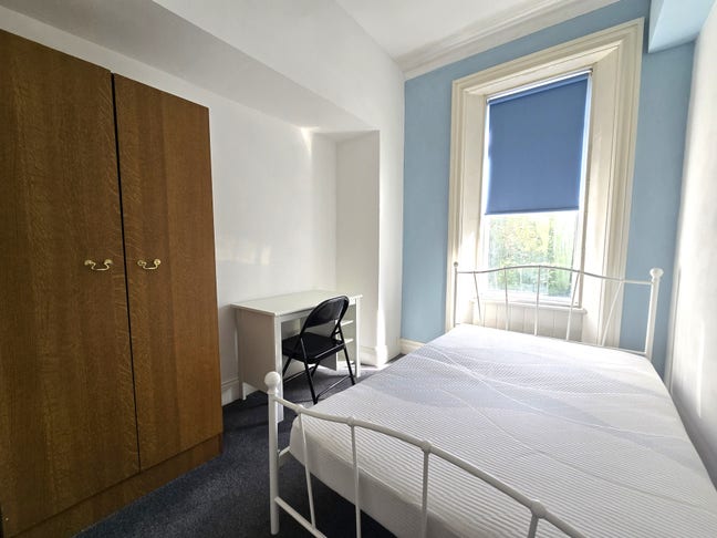 Bright Rooms Available Now - Superb Location Main Photo