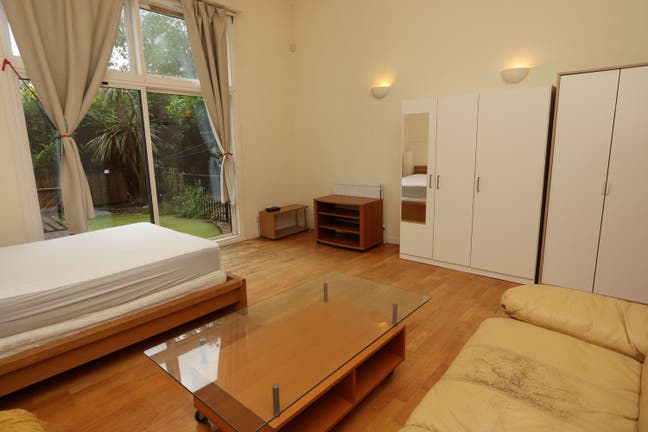 4 Rooms on the Riverside - Next to Canary Wharf Main Photo