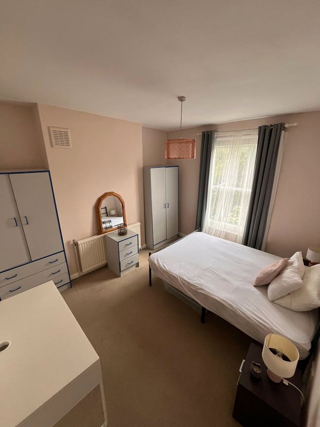 Spacious Room in Islington Main Photo