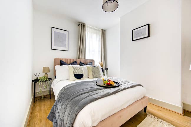 Fully furnished 2 bedroom in Hackney Main Photo