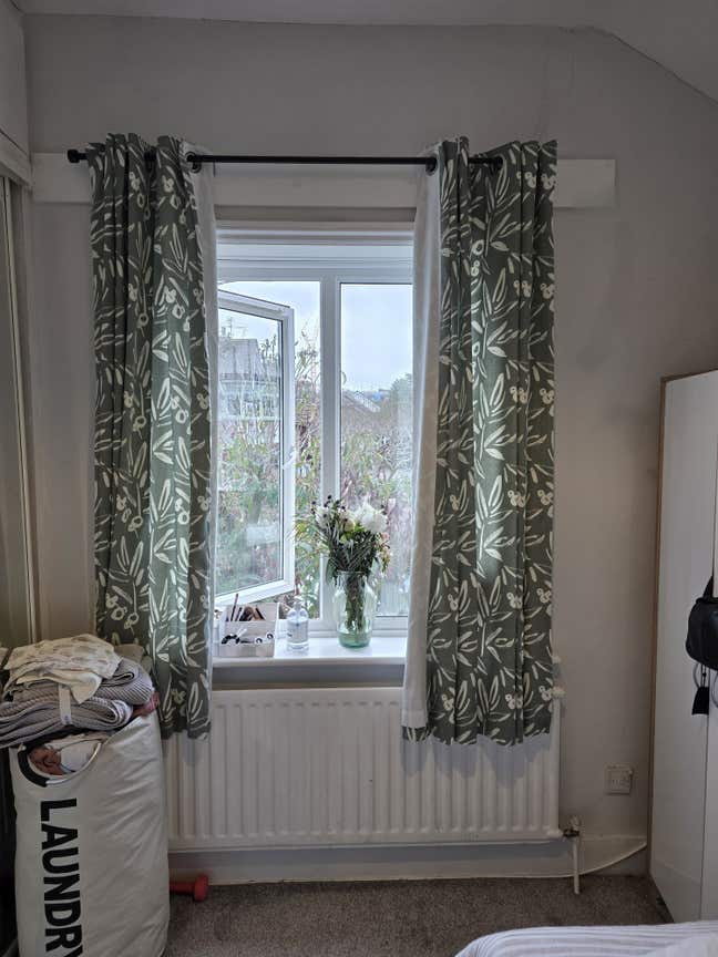 Room to let in House near Sutton Station Main Photo